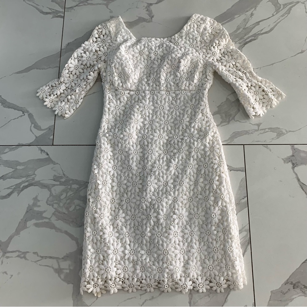 Lilly Pulitzer Daysi Dress Sz 2 white  cutwork lace shift  bell slvs deep V back